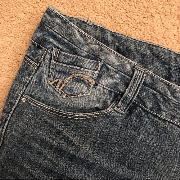 Bongo Distressed Denim Shorts Womens Size 11 Blue Low Rise Stretch - Picture 7 of 14